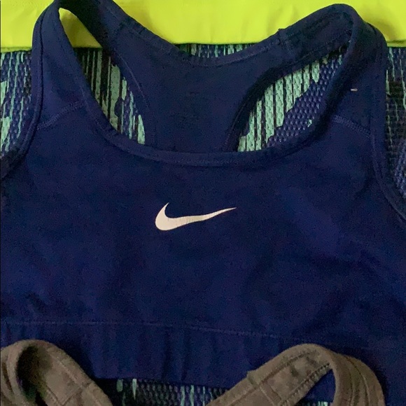 2 Nike sports bras - Picture 5 of 12